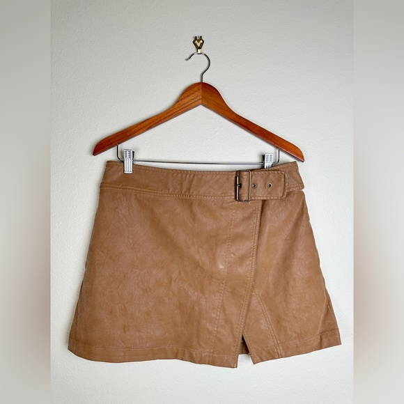 Free People Ari Wrap Skirt Faux Vegan Suede Brown Camel Tan Belted Mini Sz 12 - Picture 3 of 13